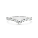 MADISON | Zarter V-förmiger Diamantring mit geteiltem Diamanten in 18 Karat Weißgold (0,29 Karat tw.)