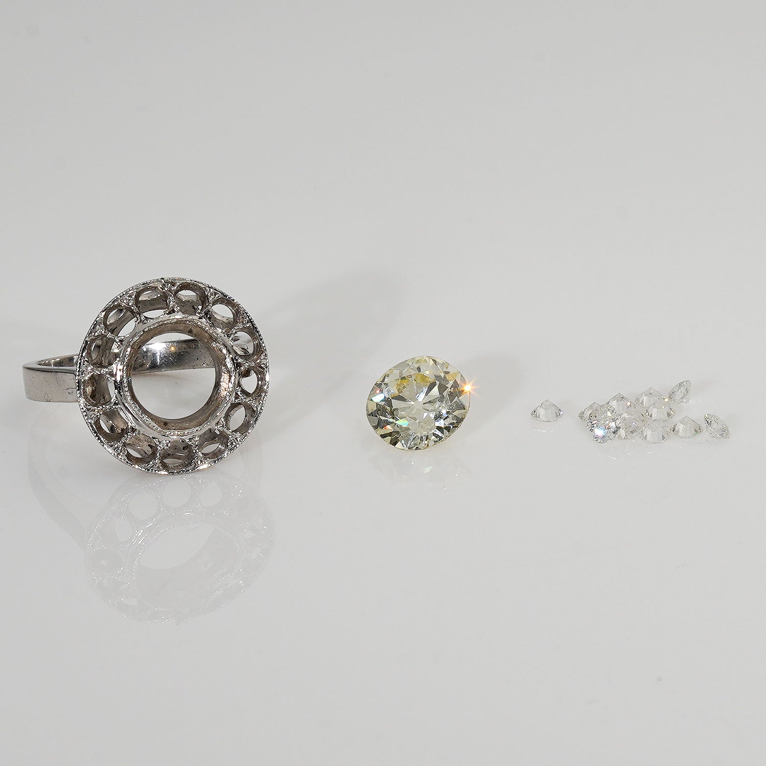 REMODELLING | Twist Solitaire with Eternity Ring in Yellow Gold – before remodelling