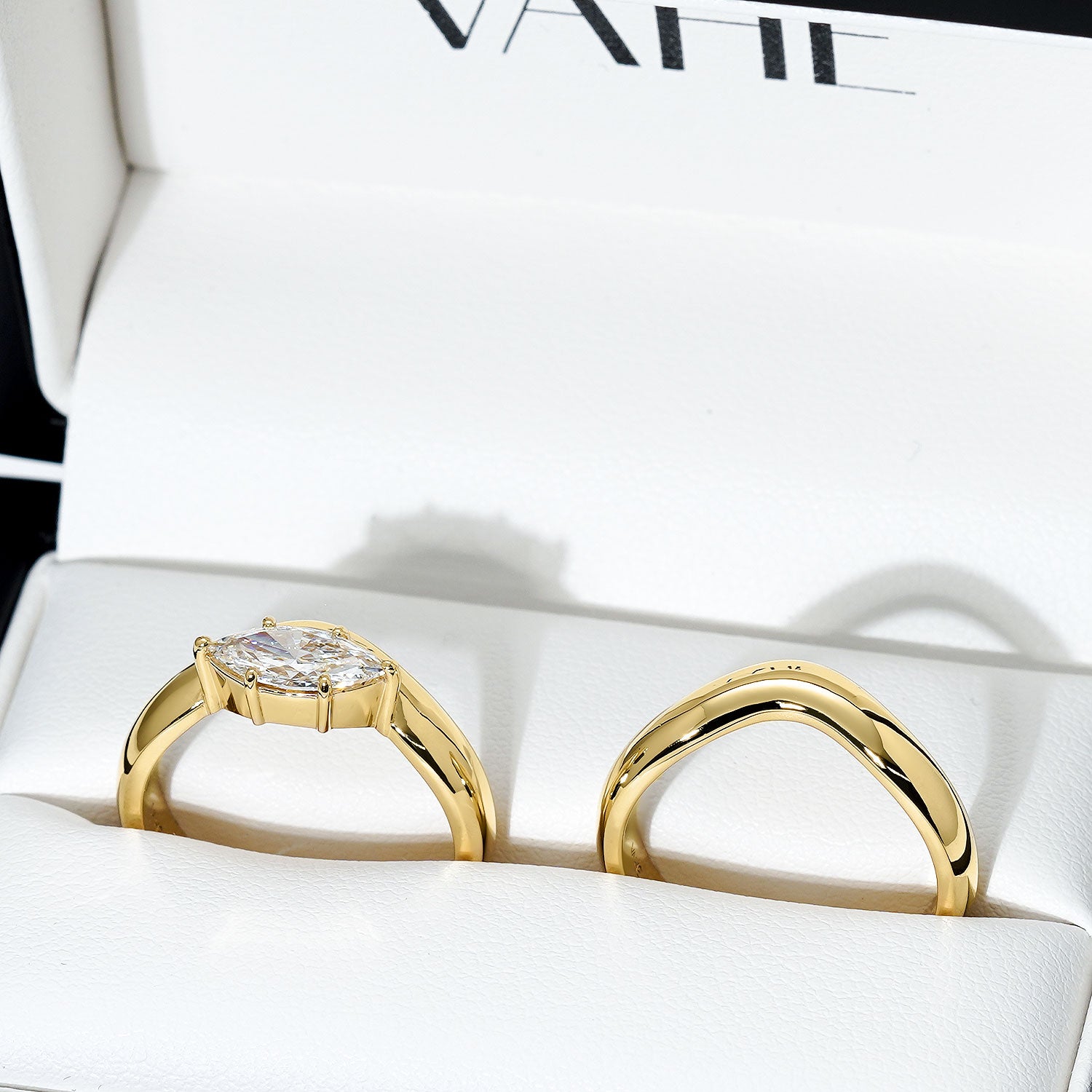 WILLOW east-west marquise diamond ring in 18ct yellow gold with a matching curved wedding band, inside an open VAHÉ ring box
